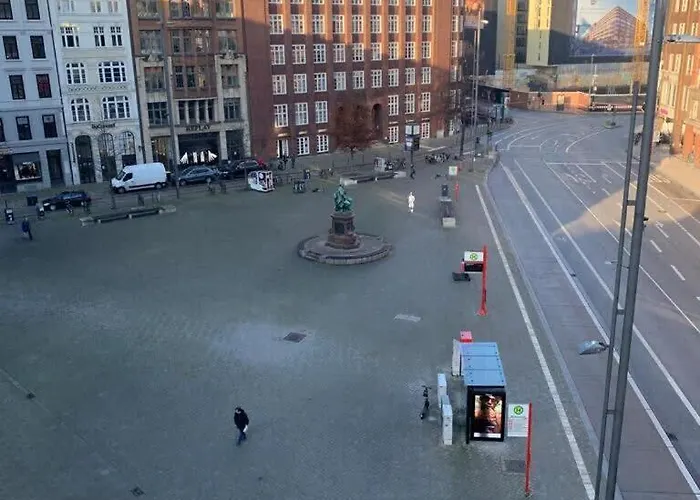 Hamburger Perle Am Gaensemarkt Und Binnenalster